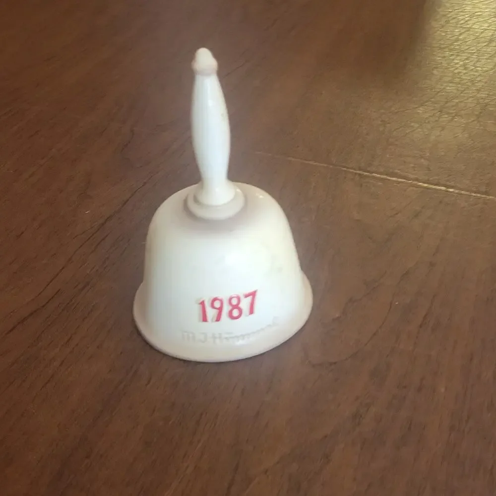 Vintage 1987 Goebel Hummel 10th Annual Bell With Loving Greetings HUM 709